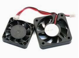 ?筆記本電腦散熱風扇自動控溫控速降噪裝置